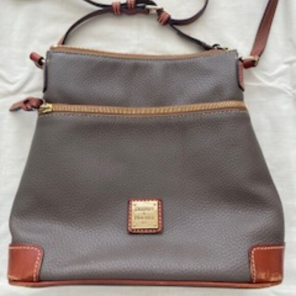 Dooney & Bourke  Bucket, Cross Body , Zip closure - Picture 1 of 5